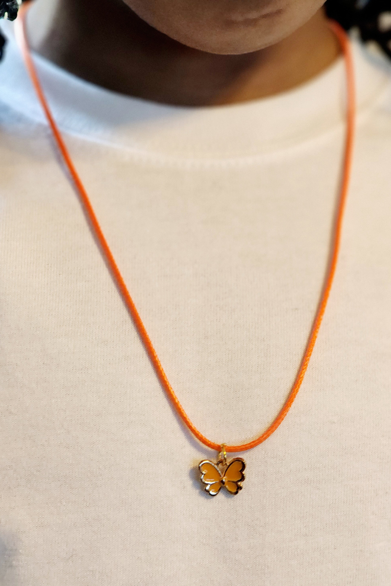Damas discount butterfly necklace